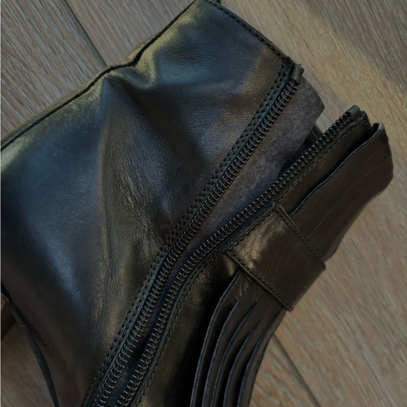 Gorgeous black boots! - Picture 11 of 16